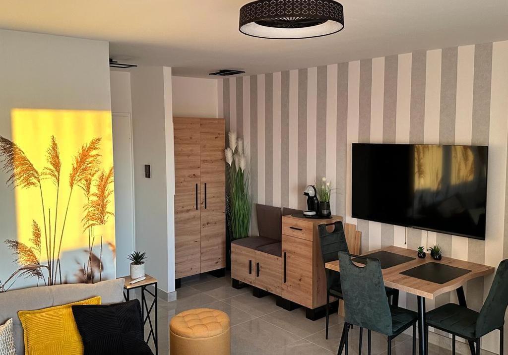 Fewo Sky21 * Langen Exklusives Appartment Vollausstattung / Zentrale Lage *Neu* Exterior foto